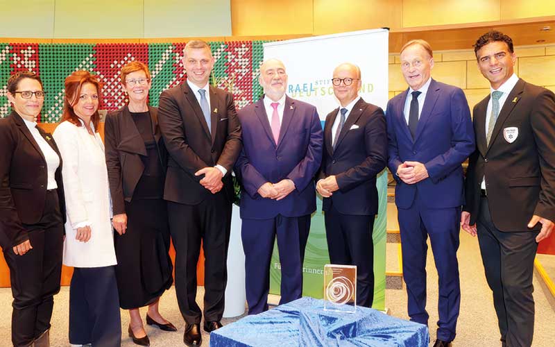 Israelstiftung ehrt Daniel Lörcher im Landtag